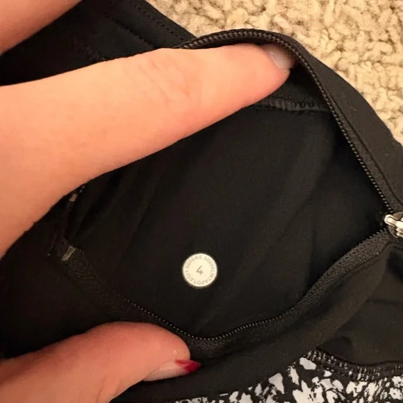 Lululemon Black and White Floral Women's Shorts - Picture 3 of 4